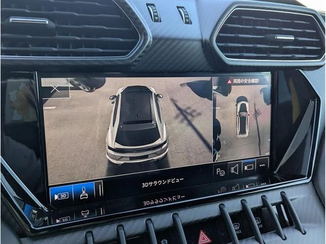 Lamborghini URUS 24
