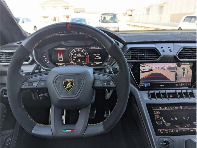 Lamborghini URUS 13