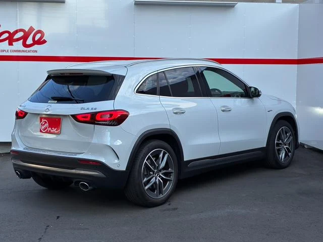 MERCEDES AMG GLA-CLASS 4