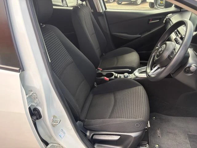 Mazda DEMIO 10