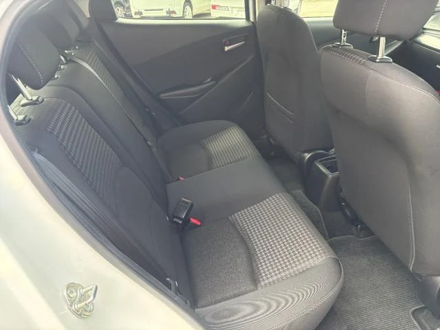 Mazda DEMIO 11