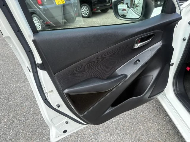 Mazda DEMIO 39