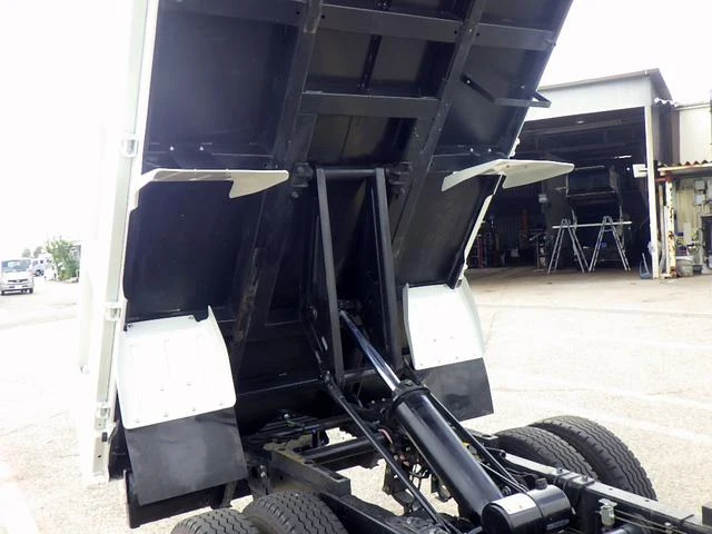 Isuzu ELF 9