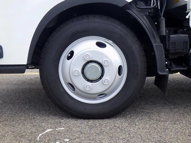 Isuzu ELF 26