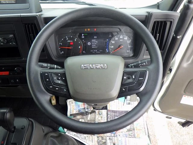 Isuzu ELF 12