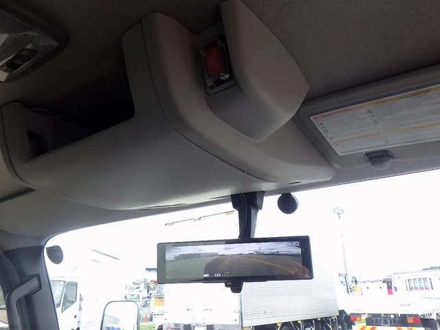 Isuzu ELF 16