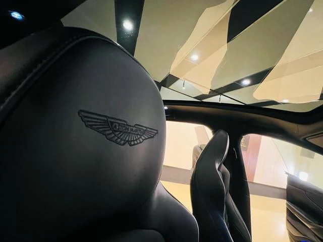 Aston Martin DBX 707 42