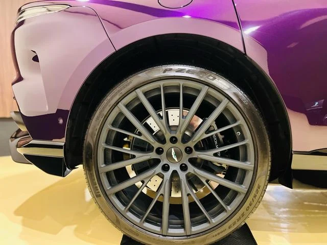 Aston Martin DBX 707 30