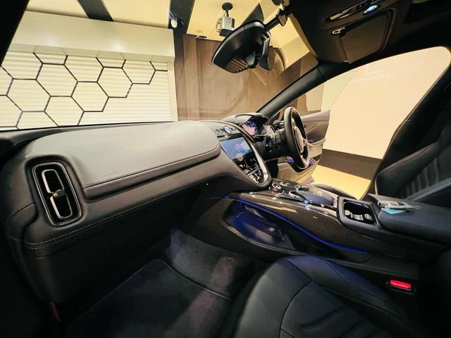 Aston Martin DBX 707 67