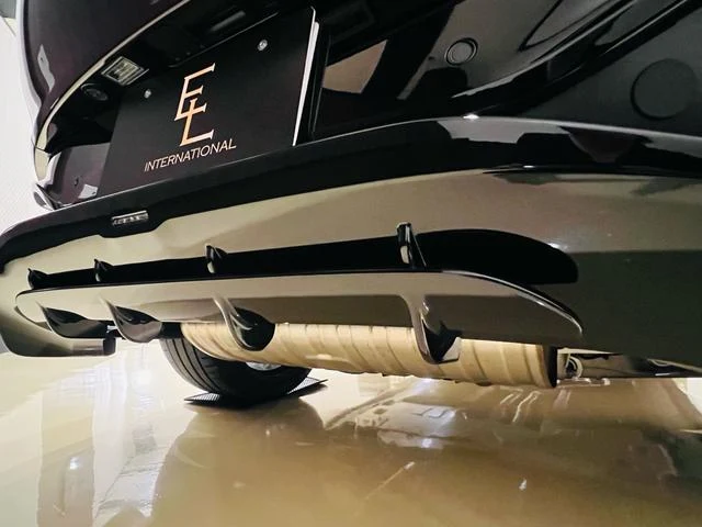Aston Martin DBX 707 21