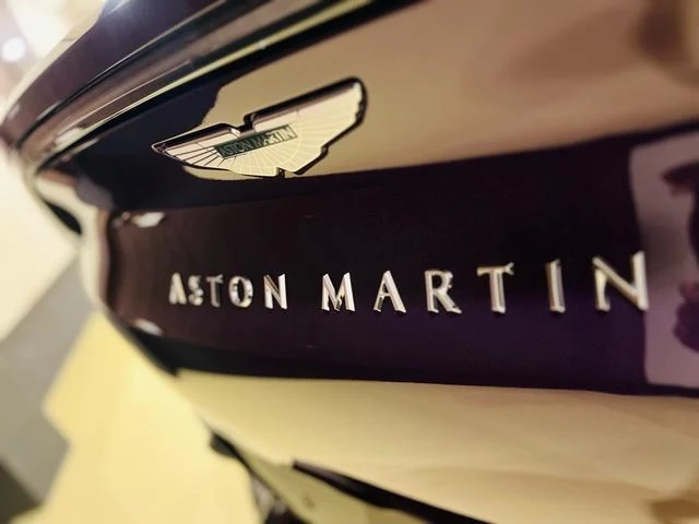 Aston Martin DBX 707 22