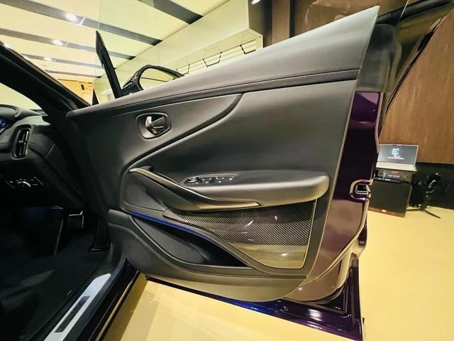 Aston Martin DBX 707 43