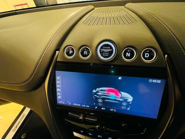 Aston Martin DBX 707 52