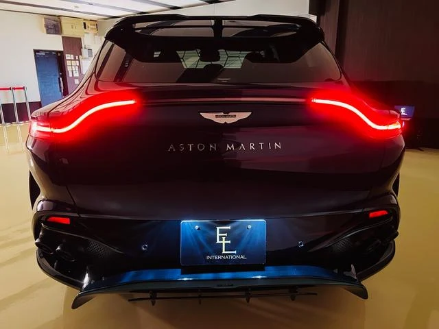 Aston Martin DBX 707 69