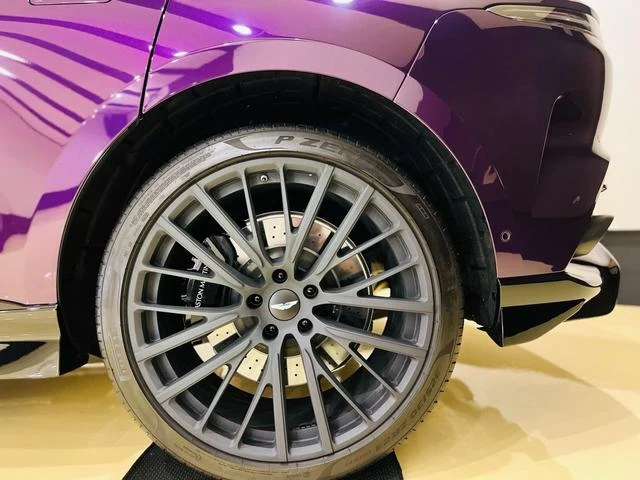 Aston Martin DBX 707 31
