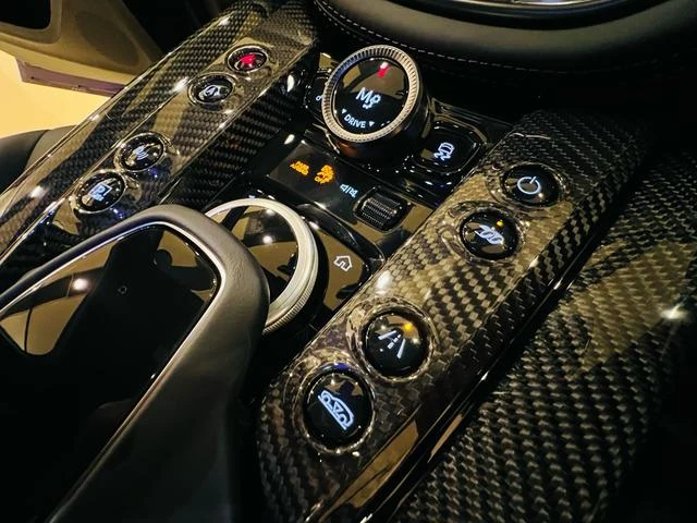 Aston Martin DBX 707 50