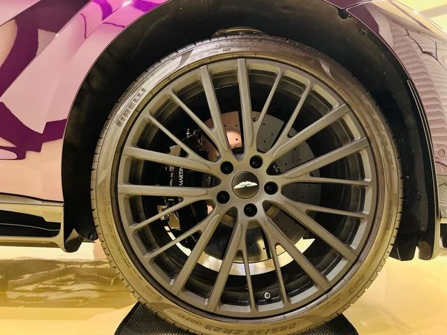 Aston Martin DBX 707 26