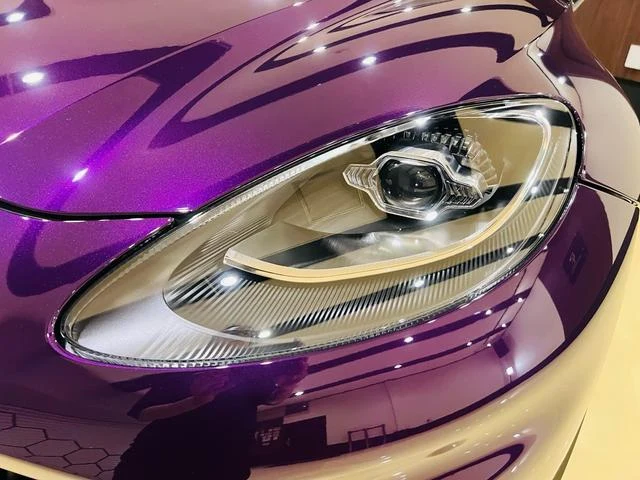 Aston Martin DBX 707 37