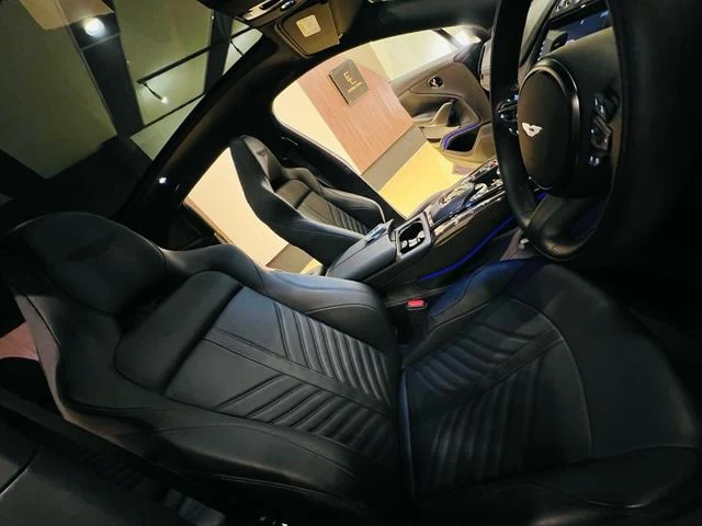 Aston Martin DBX 707 41