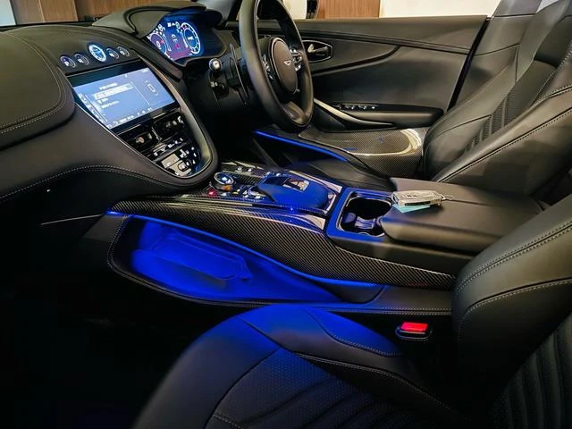 Aston Martin DBX 707 75