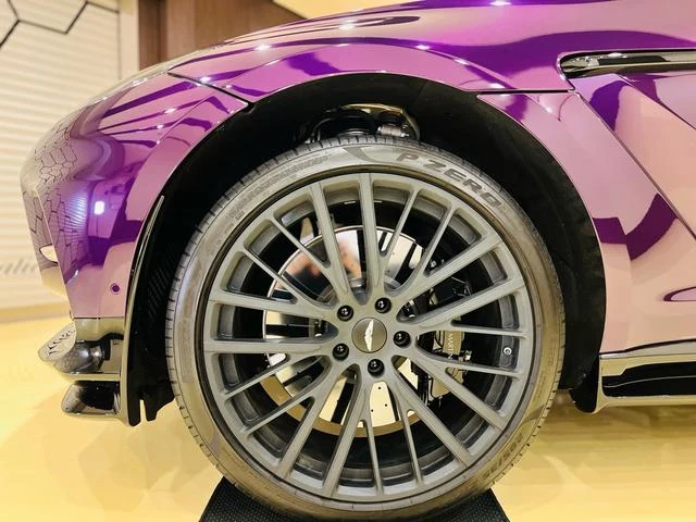 Aston Martin DBX 707 32