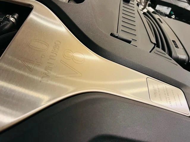 Aston Martin DBX 707 77