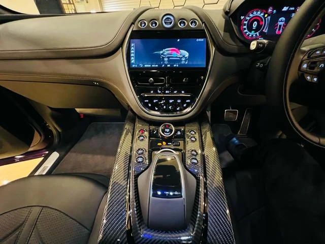 Aston Martin DBX 707 49