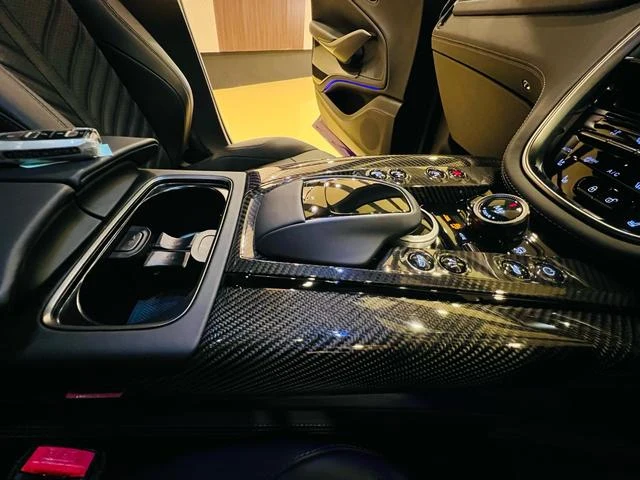 Aston Martin DBX 707 48