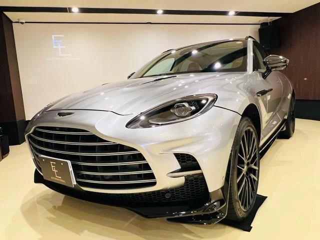 Aston Martin DBX 707 11