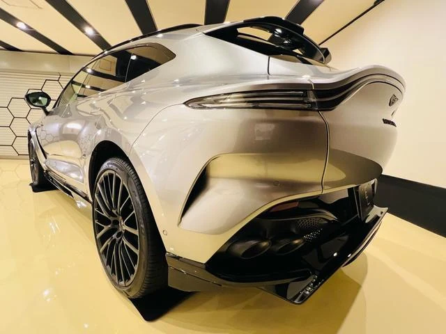Aston Martin DBX 707 5