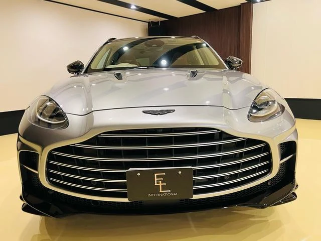 Aston Martin DBX 707 10