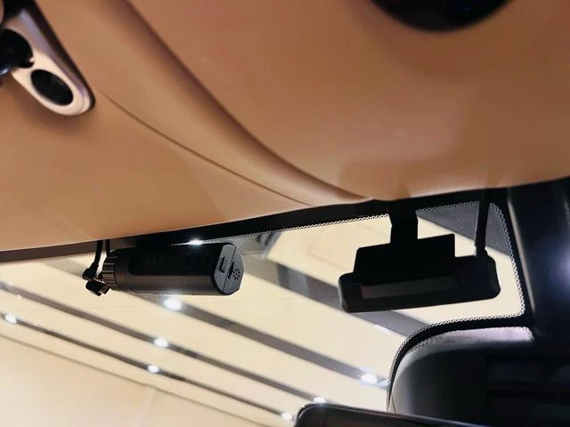 Aston Martin DBX 707 46