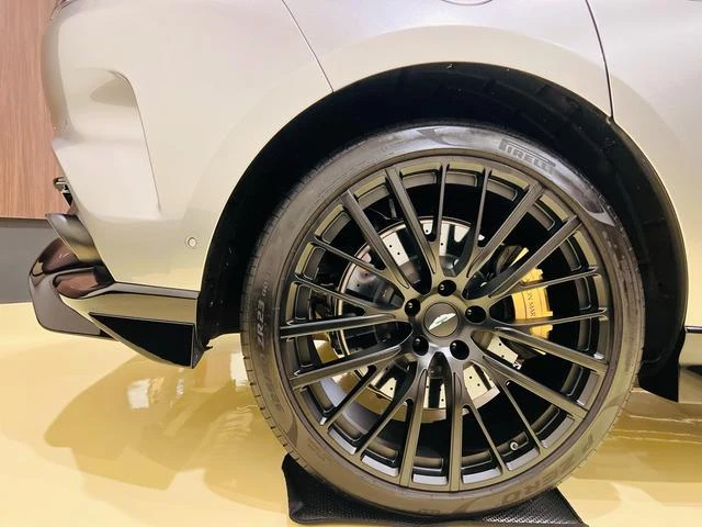 Aston Martin DBX 707 27