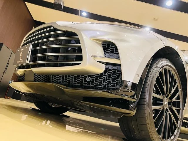 Aston Martin DBX 707 30