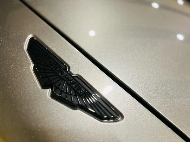 Aston Martin DBX 707 12