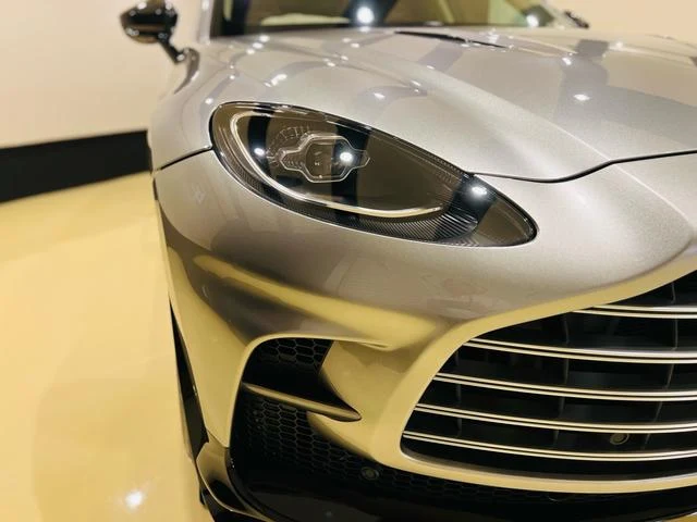 Aston Martin DBX 707 33