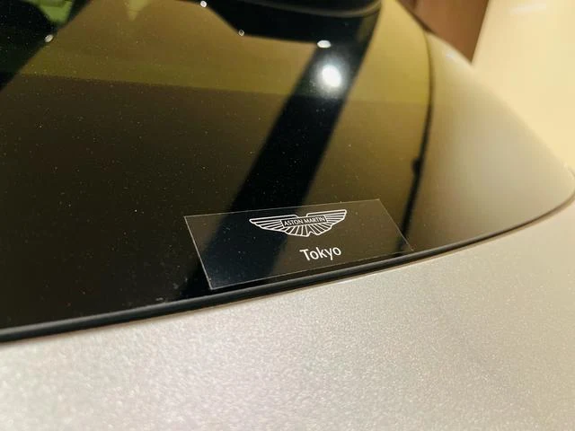 Aston Martin DBX 707 23