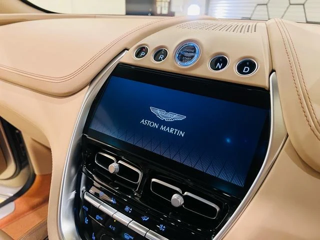 Aston Martin DBX 707 34