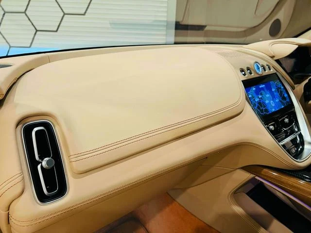 Aston Martin DBX 707 62