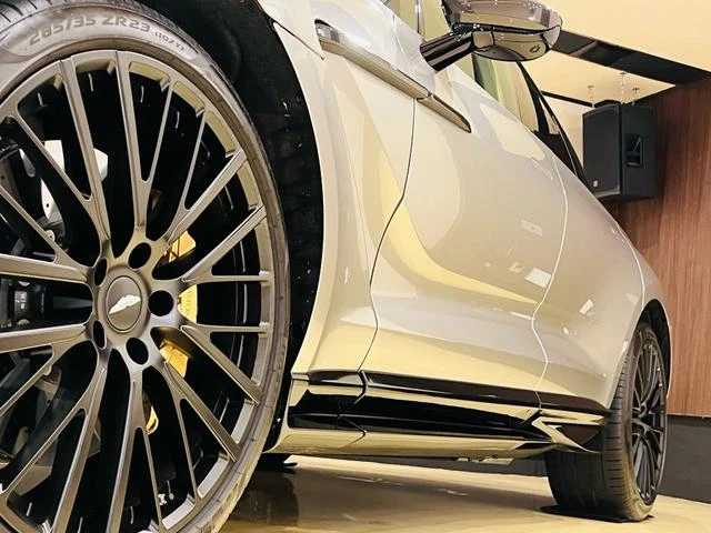 Aston Martin DBX 707 31