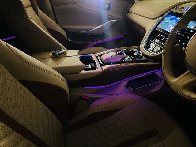 Aston Martin DBX 707 70