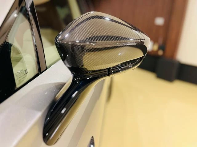 Aston Martin DBX 707 14