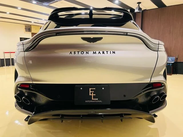 Aston Martin DBX 707 6