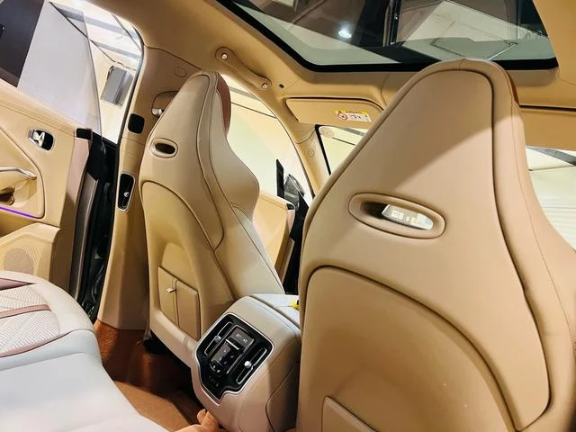 Aston Martin DBX 707 50
