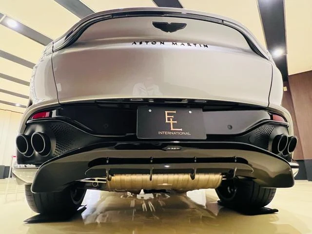 Aston Martin DBX 707 21