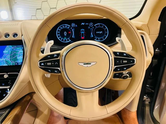 Aston Martin DBX 707 42