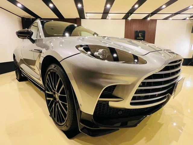 Aston Martin DBX 707 9