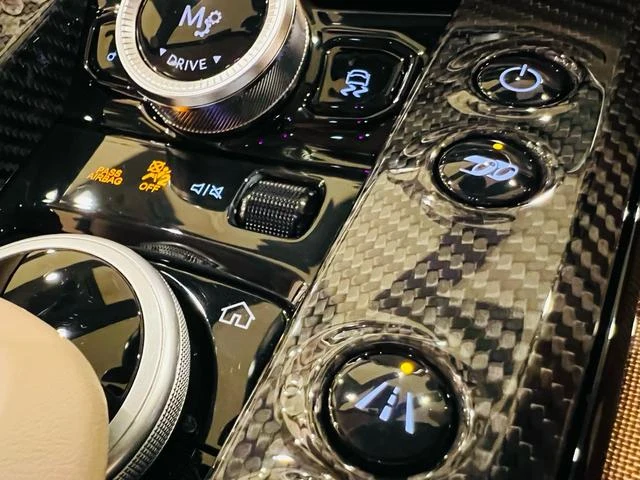 Aston Martin DBX 707 45