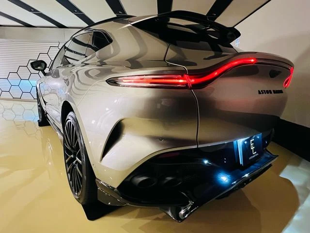 Aston Martin DBX 707 66