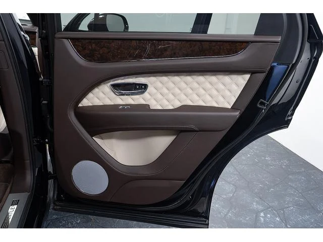 Bentley BENTAYGA 39